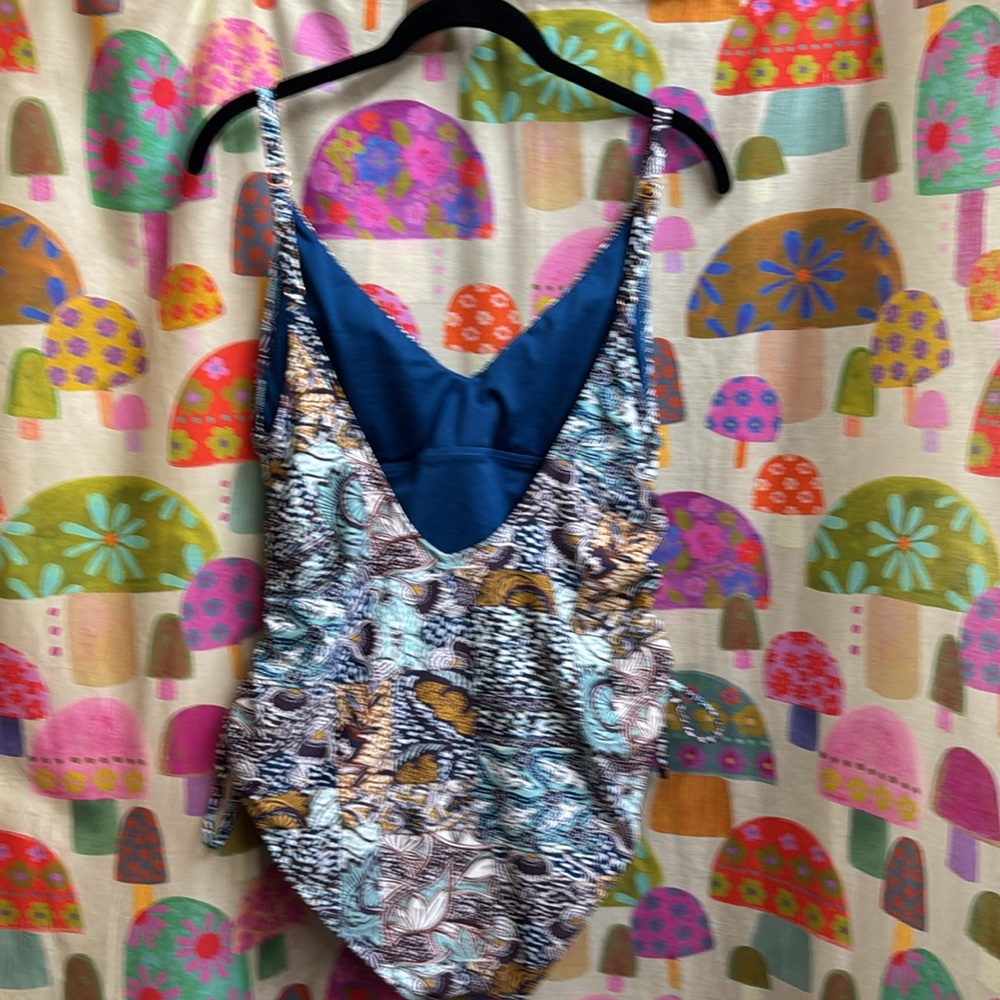 Bar III For Macys Swimsuit. Large. NWT - Picture 5 of 14